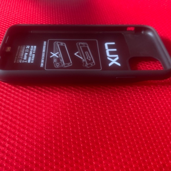 Black iPhone 11 Charging Case LUX - Picture 8 of 11